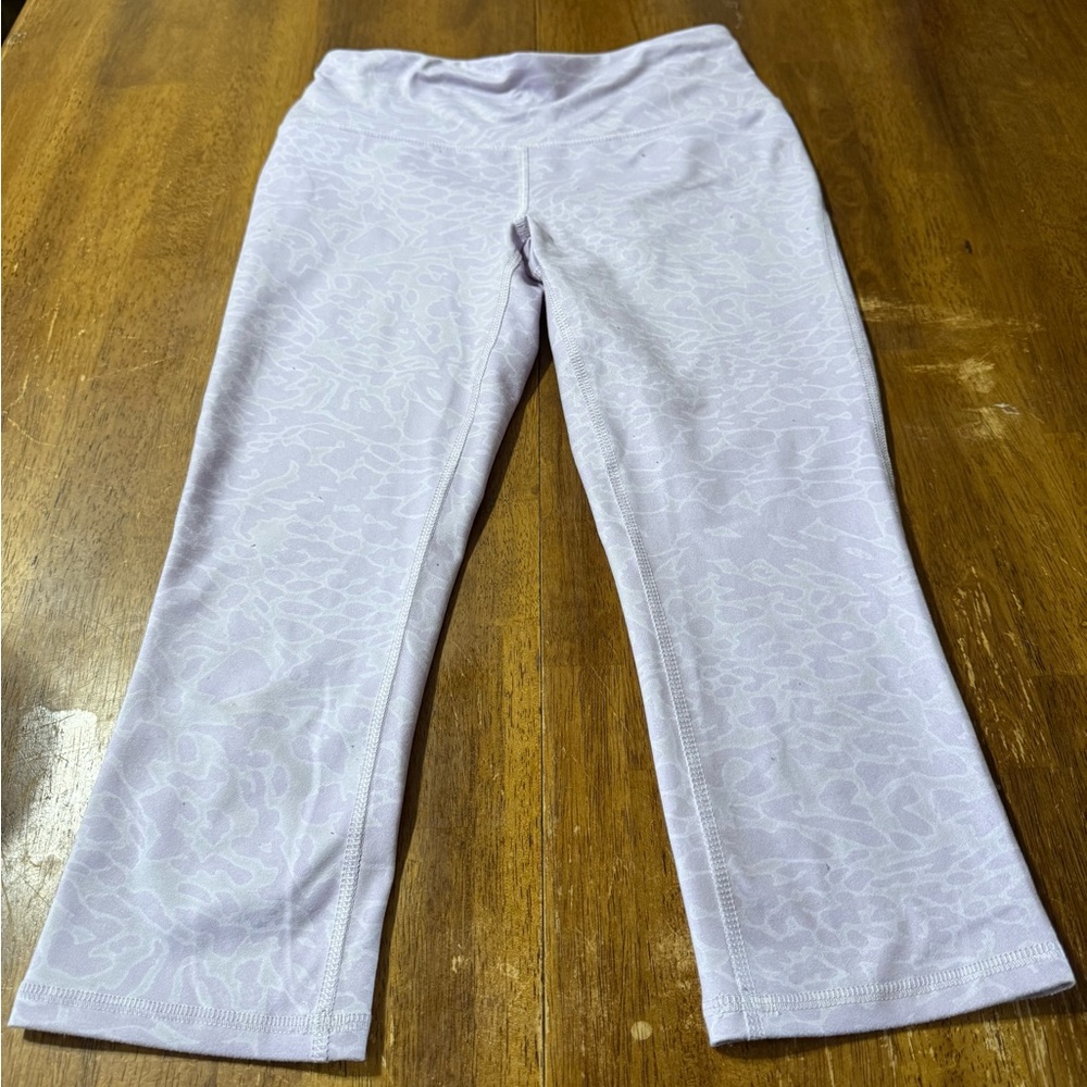 DSG Light Lavender Capri Leggings with Subtle Pattern